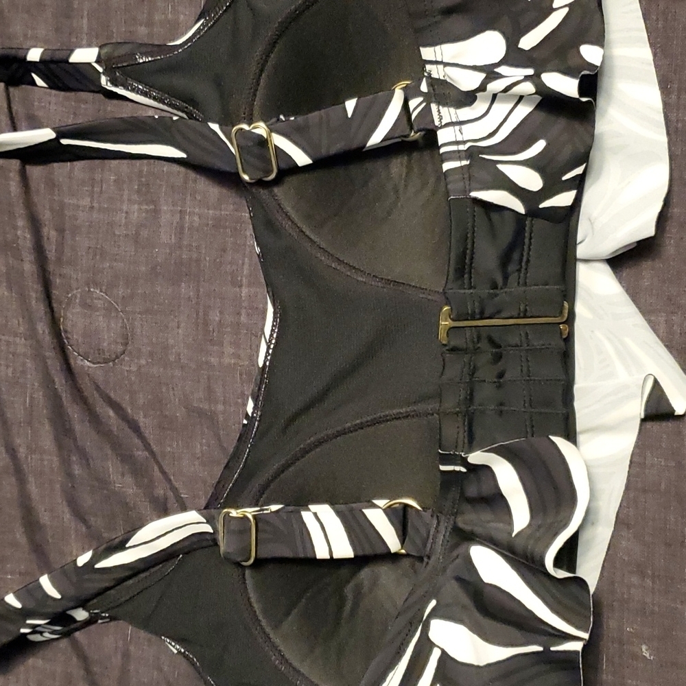 NWT Ruffled Bikini Top 👽 - Picture 5 of 5